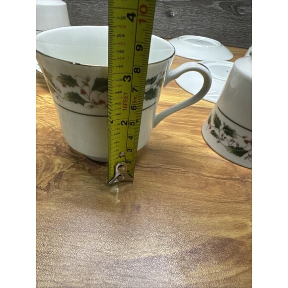 Christmas Holly Fine China Japan Holly Berries Gold Band cup saucer Set of 4 - Picture 9 of 11